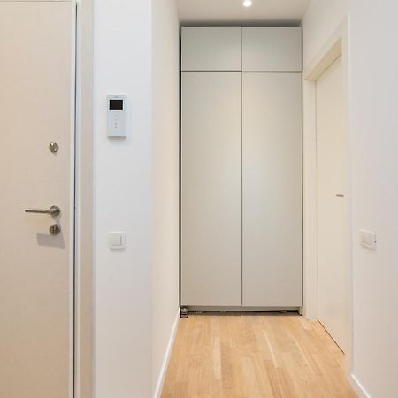 Zen Studios - Central Escape With Parking Bukares Bagian luar foto