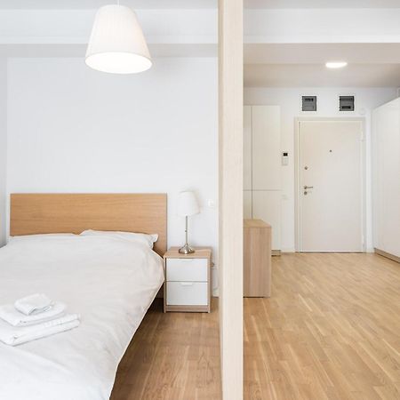 Zen Studios - Central Escape With Parking Bukares Bagian luar foto