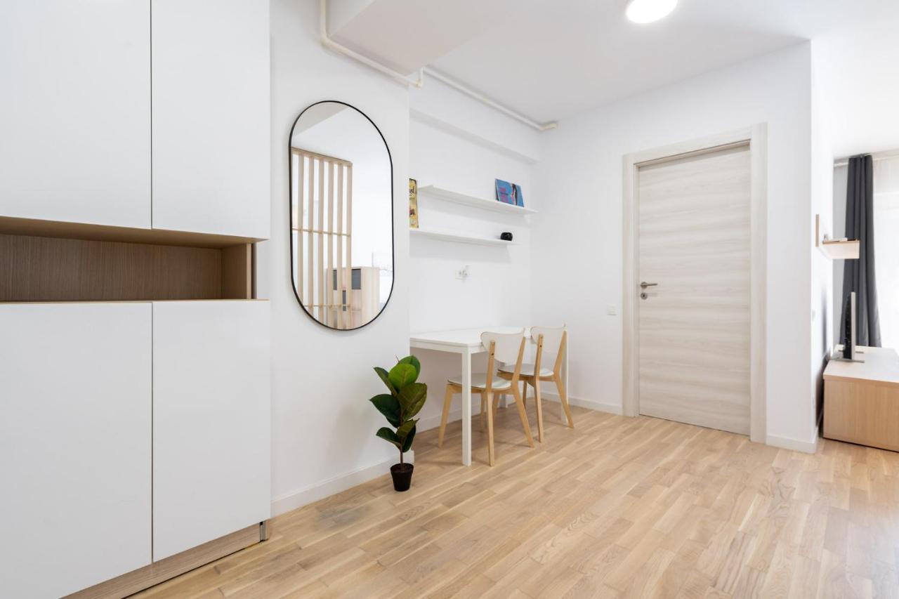 Zen Studios - Central Escape With Parking Bukares Bagian luar foto
