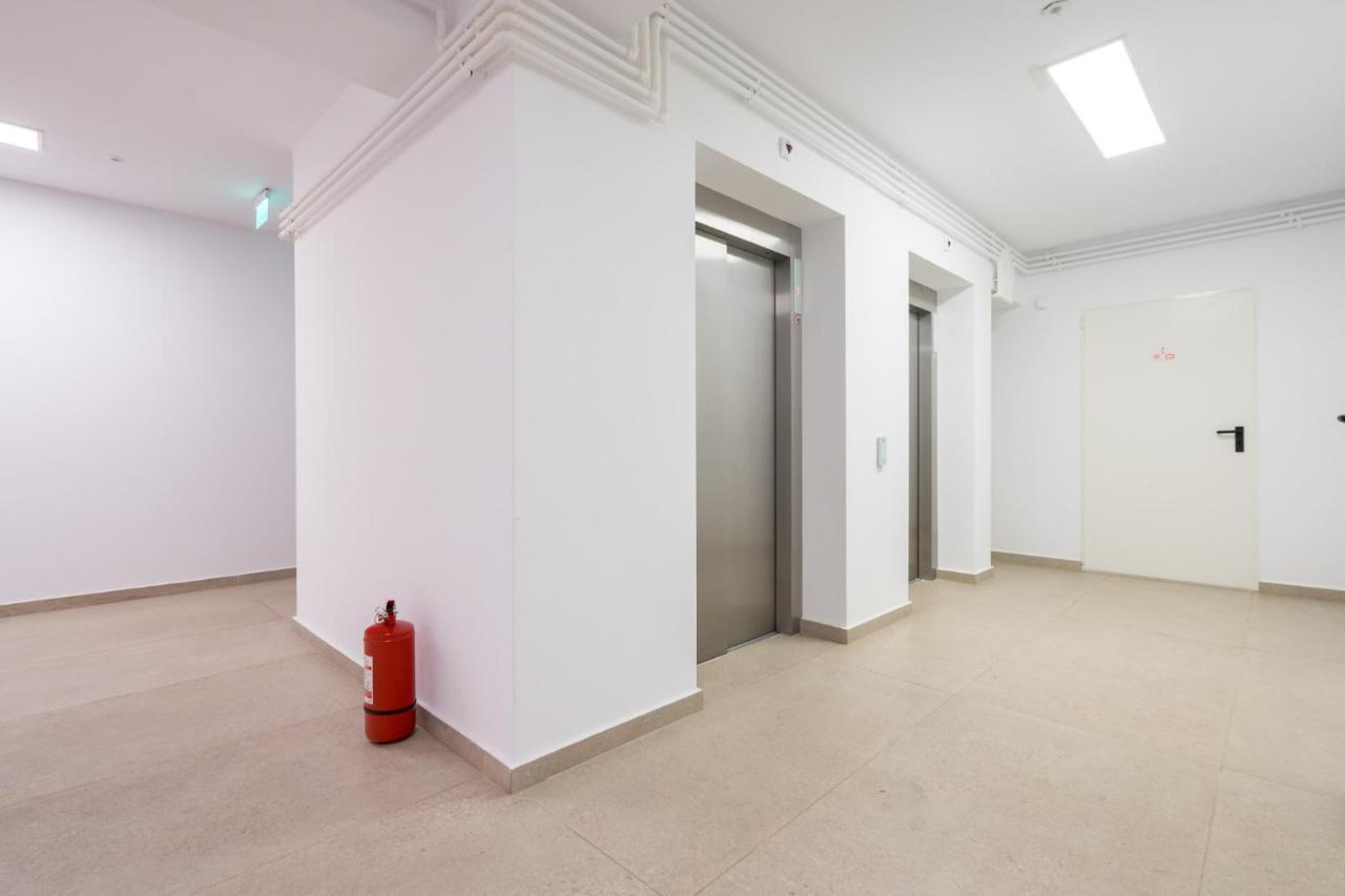Zen Studios - Central Escape With Parking Bukares Bagian luar foto