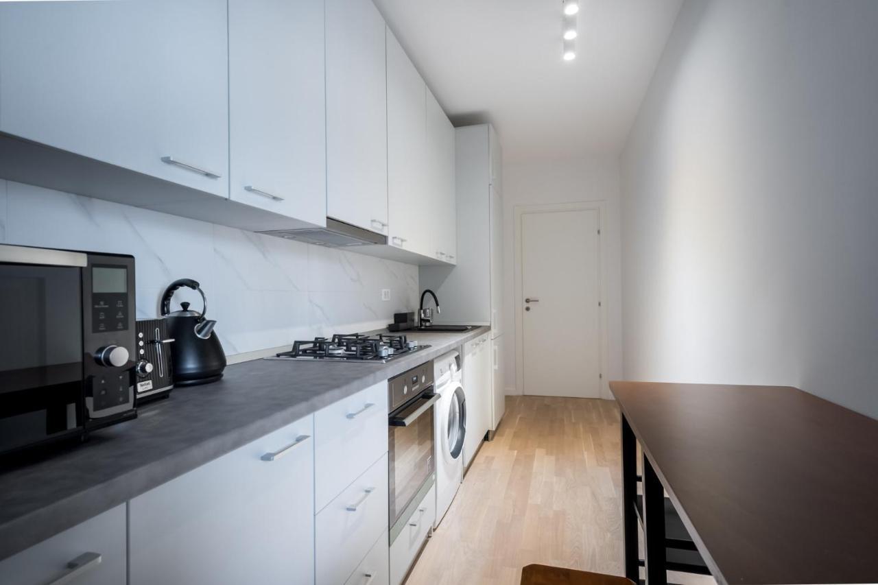 Zen Studios - Central Escape With Parking Bukares Bagian luar foto