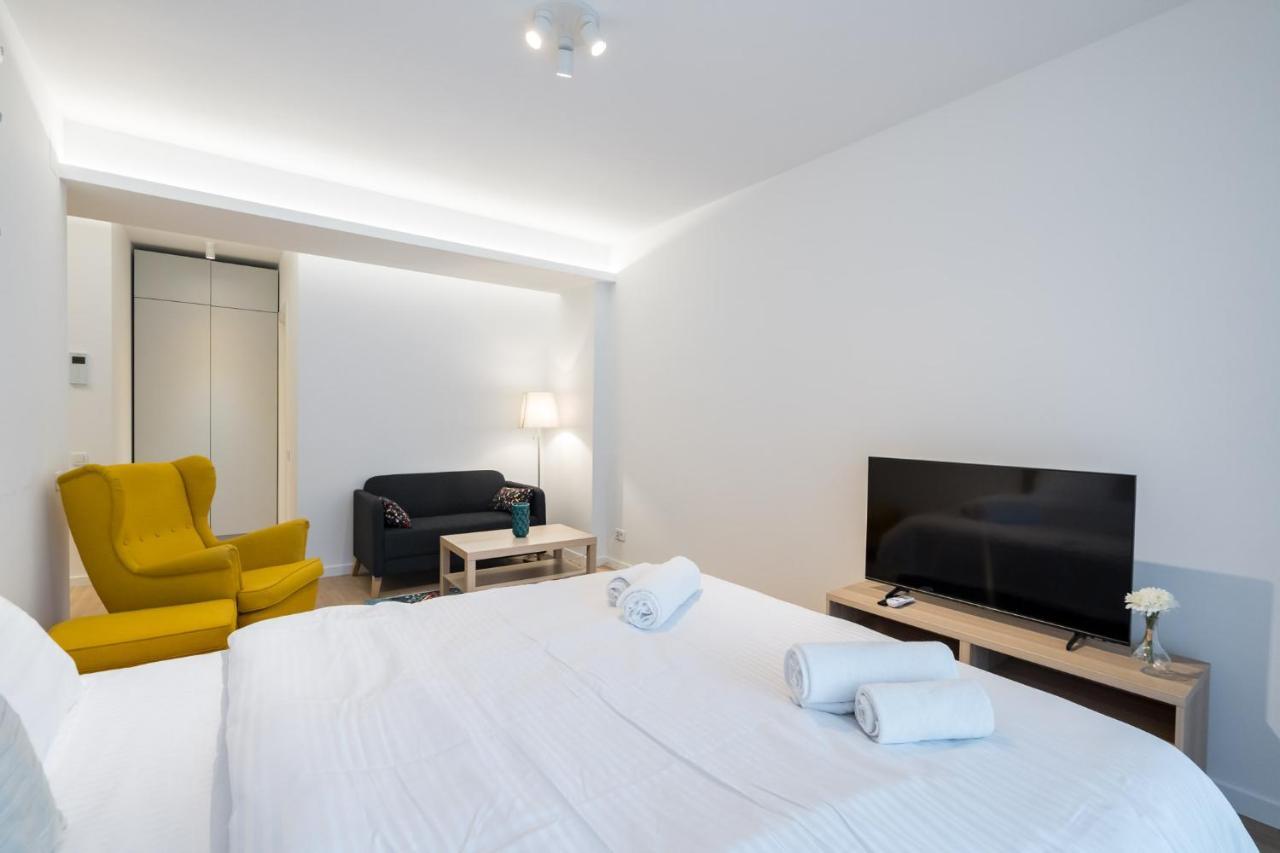 Zen Studios - Central Escape With Parking Bukares Bagian luar foto