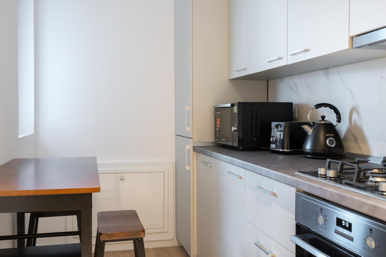 Zen Studios - Central Escape With Parking Bukares Bagian luar foto