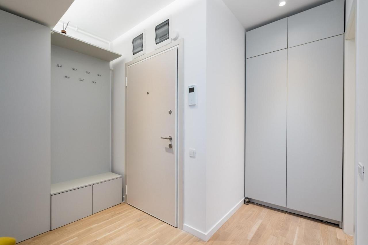 Zen Studios - Central Escape With Parking Bukares Bagian luar foto
