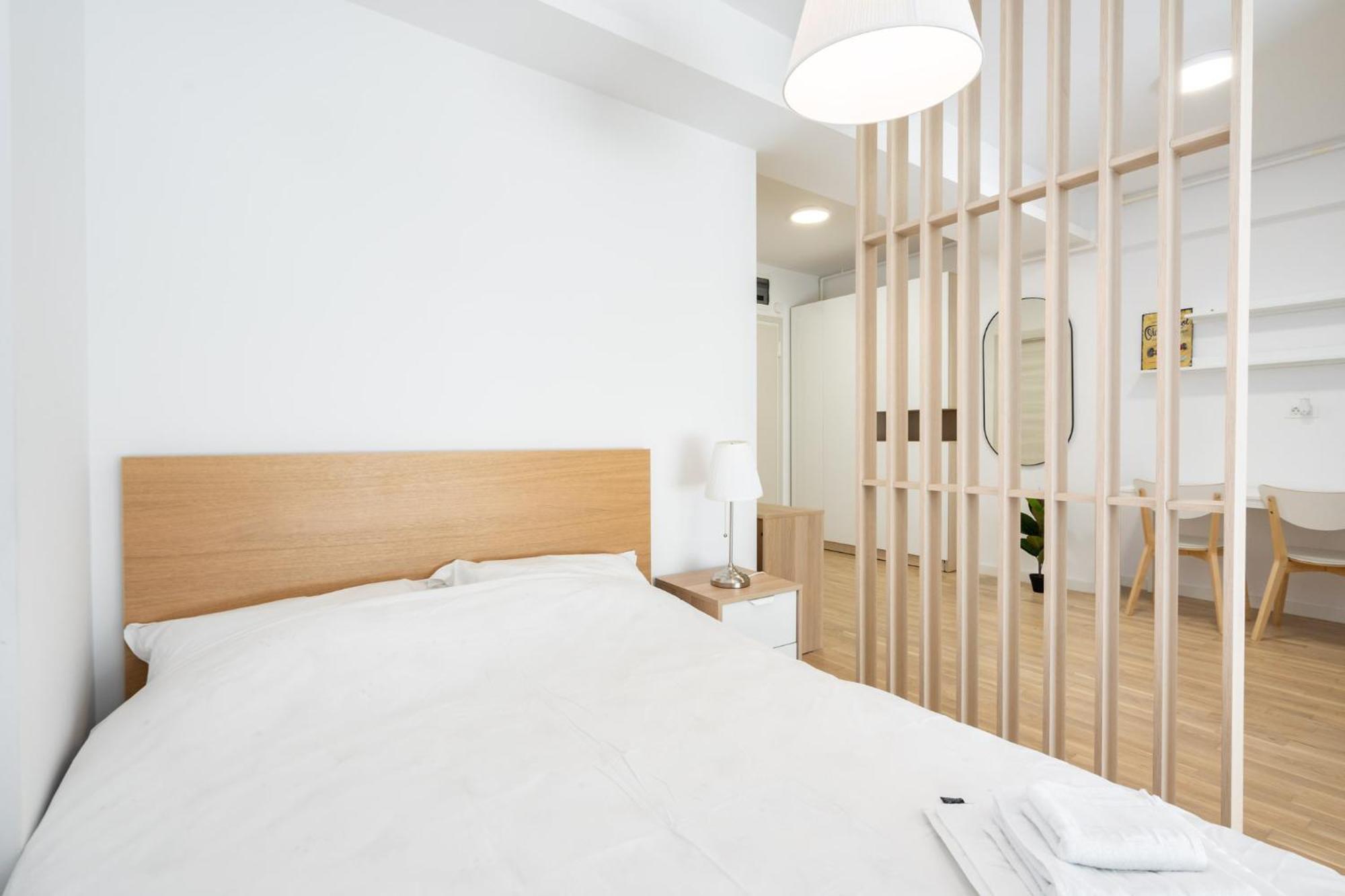 Zen Studios - Central Escape With Parking Bukares Bagian luar foto