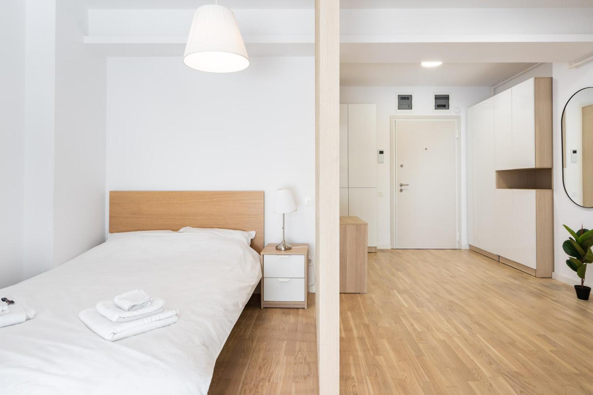 Zen Studios - Central Escape With Parking Bukares Bagian luar foto