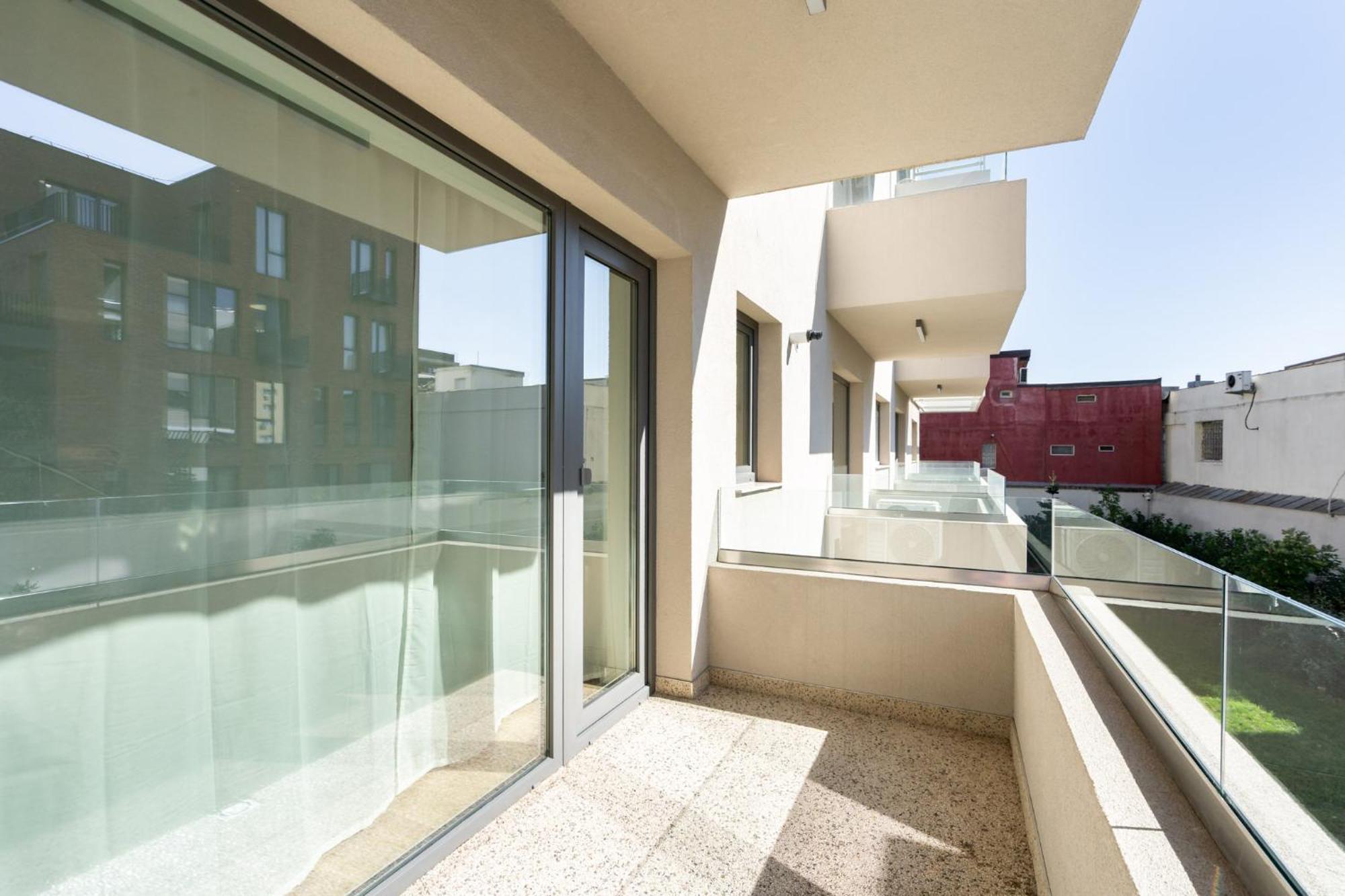 Zen Studios - Central Escape With Parking Bukares Bagian luar foto