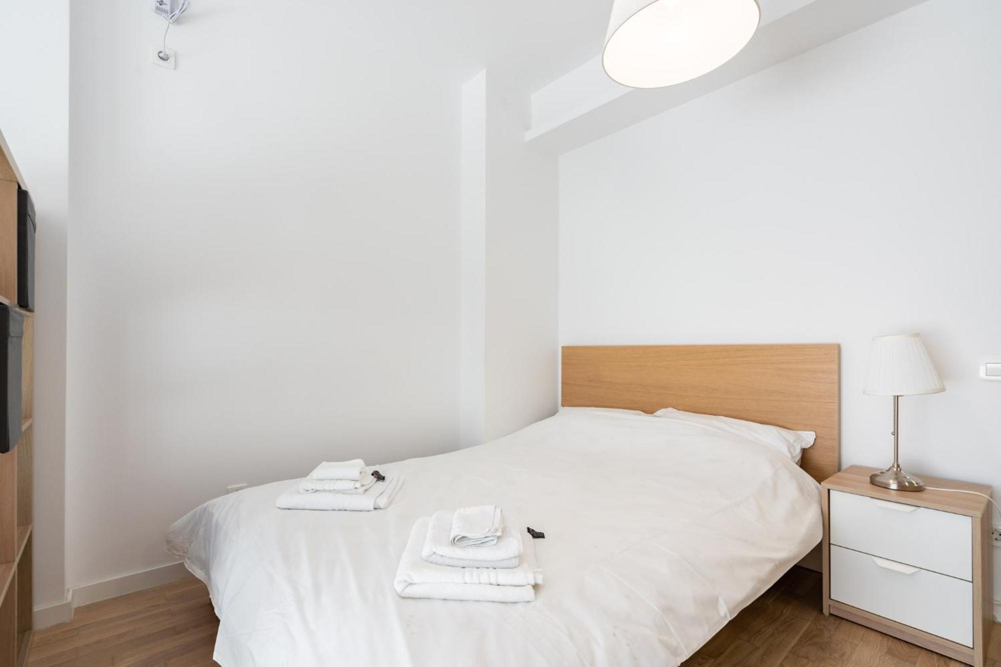 Zen Studios - Central Escape With Parking Bukares Bagian luar foto